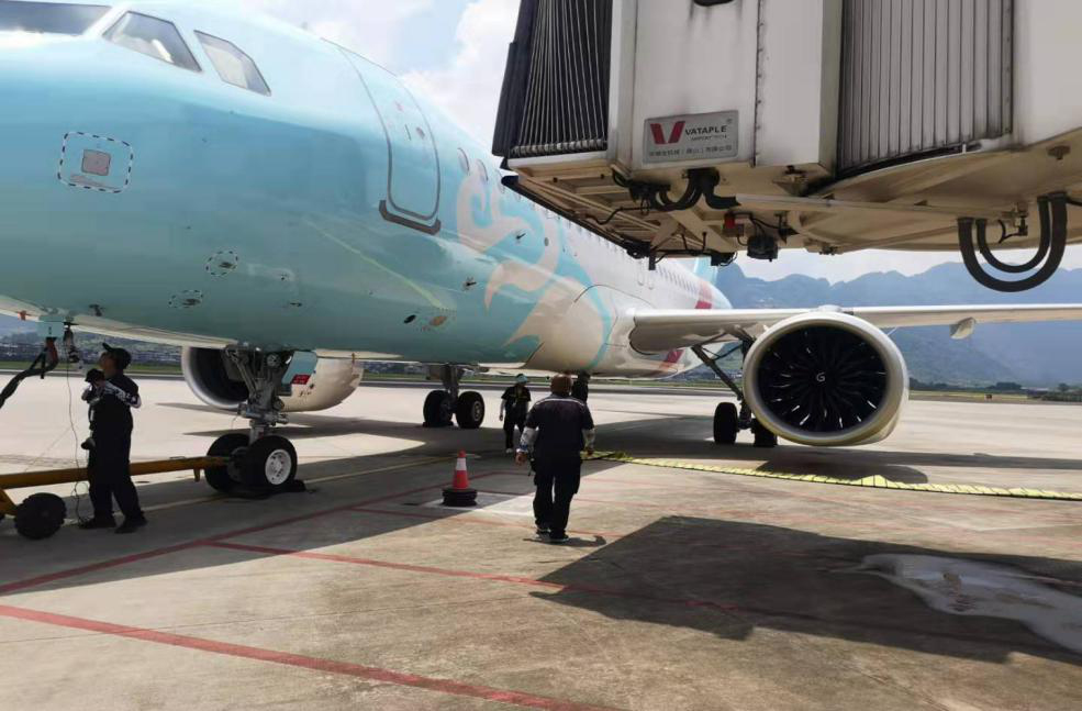 確保旅客順暢出行，機場一線職工高溫堅守！