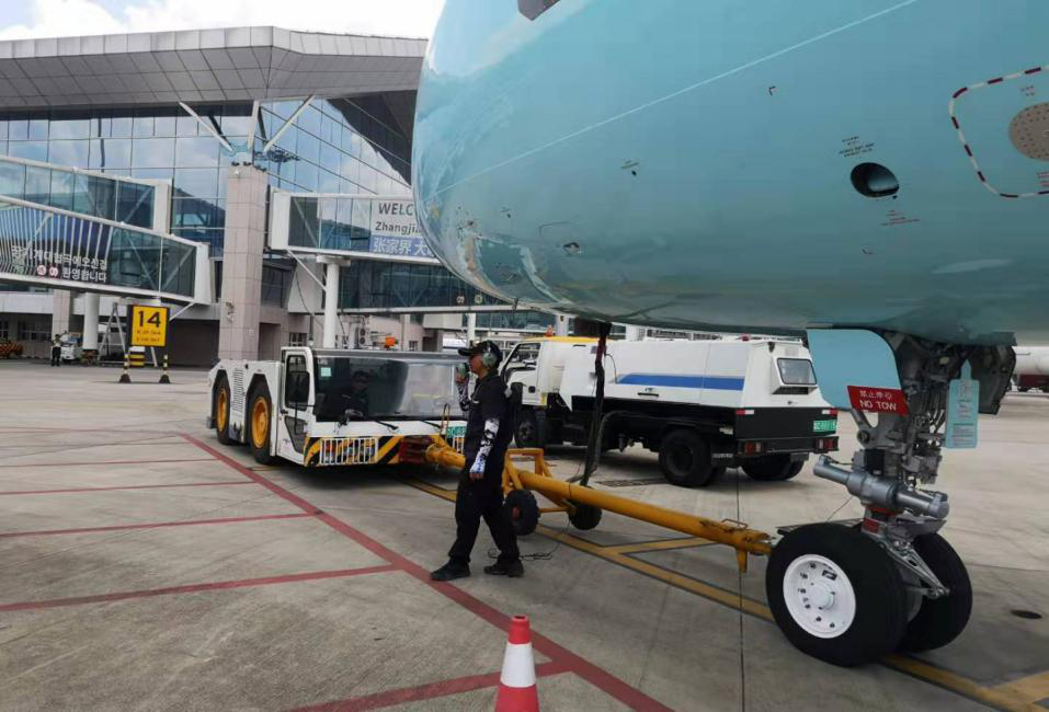確保旅客順暢出行，機場一線職工高溫堅守！