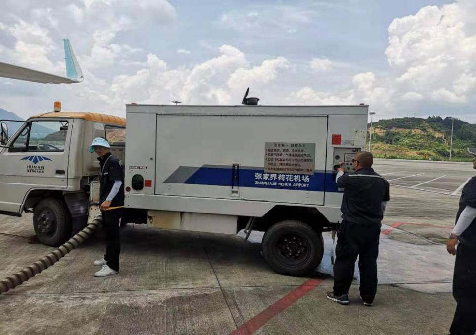確保旅客順暢出行，機場一線職工高溫堅守！