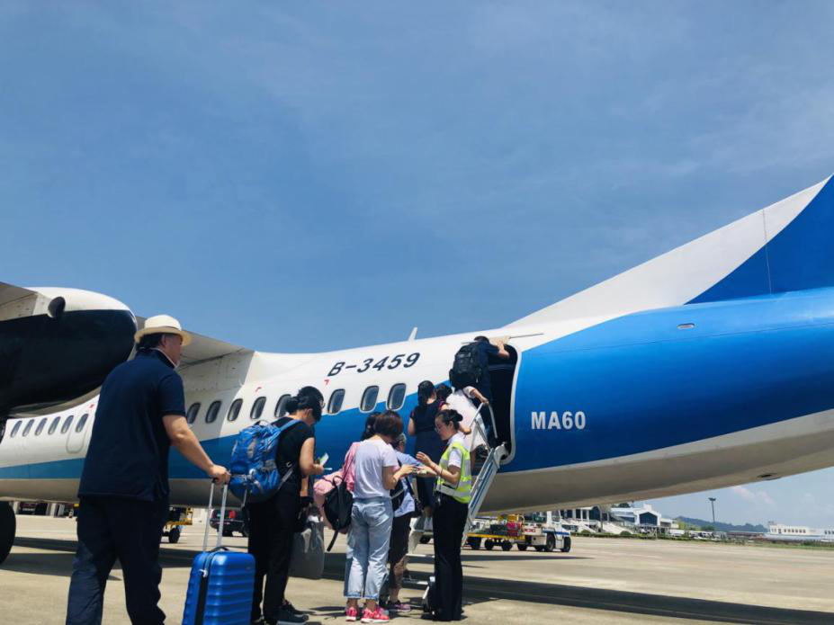 確保旅客順暢出行，機場一線職工高溫堅守！
