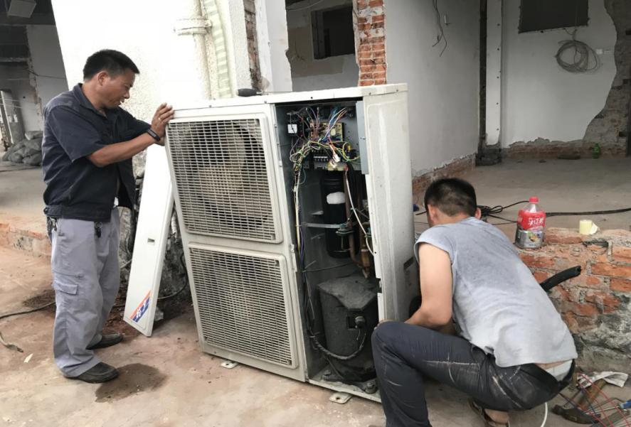 確保旅客順暢出行，機場一線職工高溫堅守！
