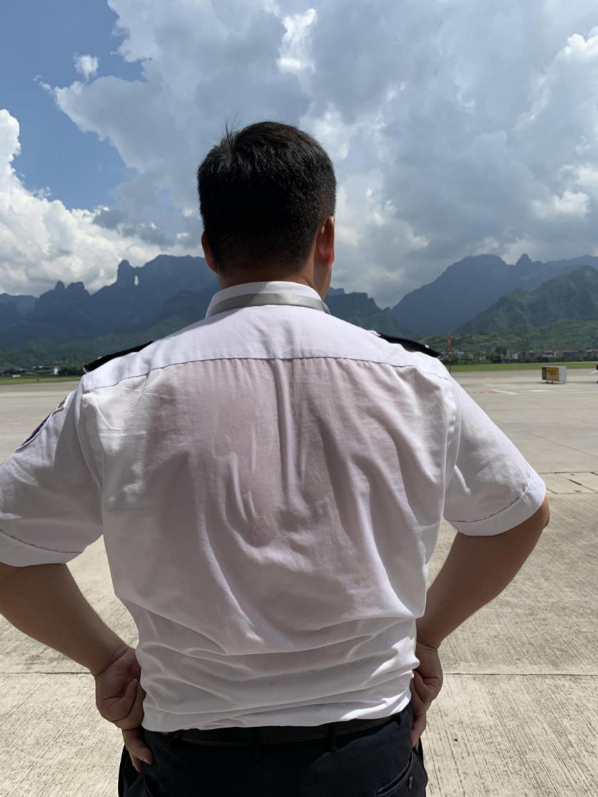 確保旅客順暢出行，機場一線職工高溫堅守！